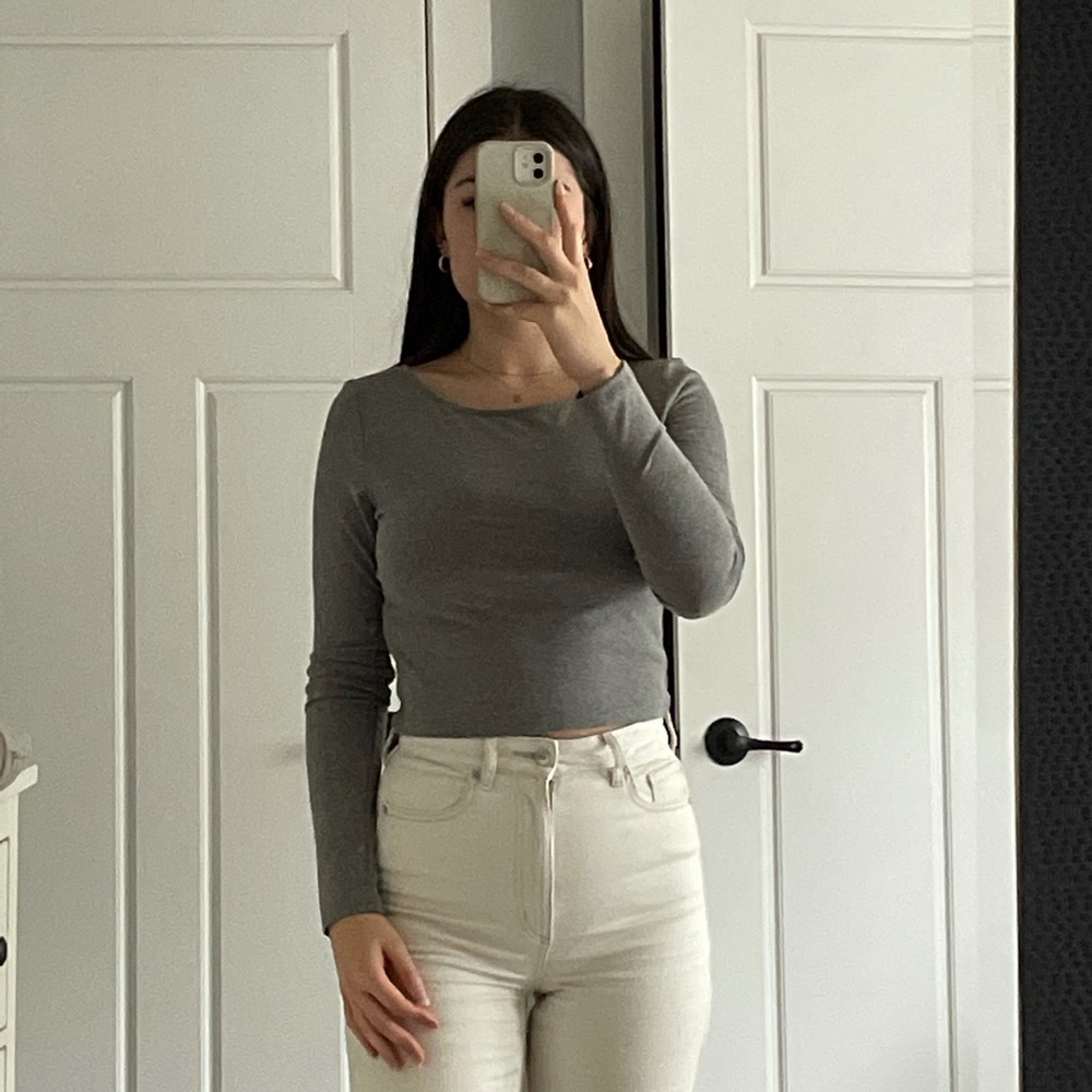 FOREVER 21 GREY CROP TOP